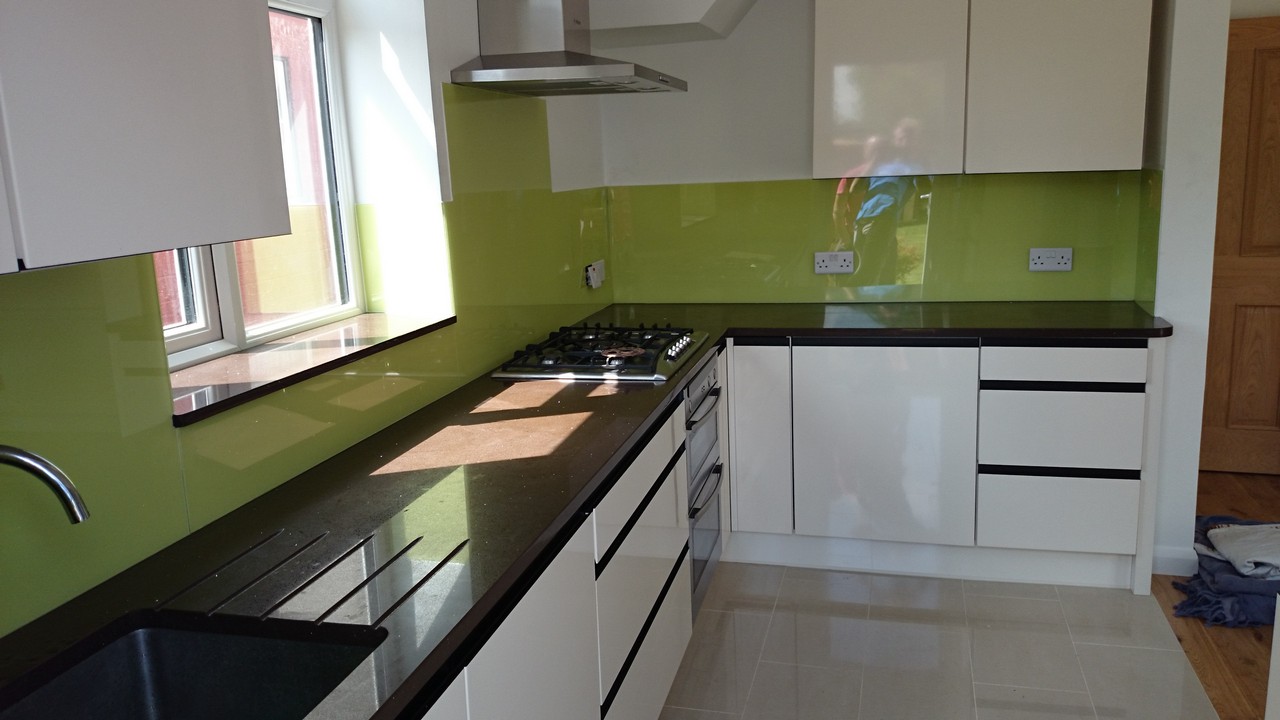 Lime green glass kitchen splashback installed by Gerrards Cross glaziers